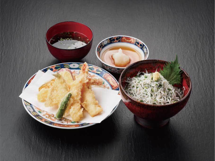 しらす丼と上天ぷら盛り合せ
